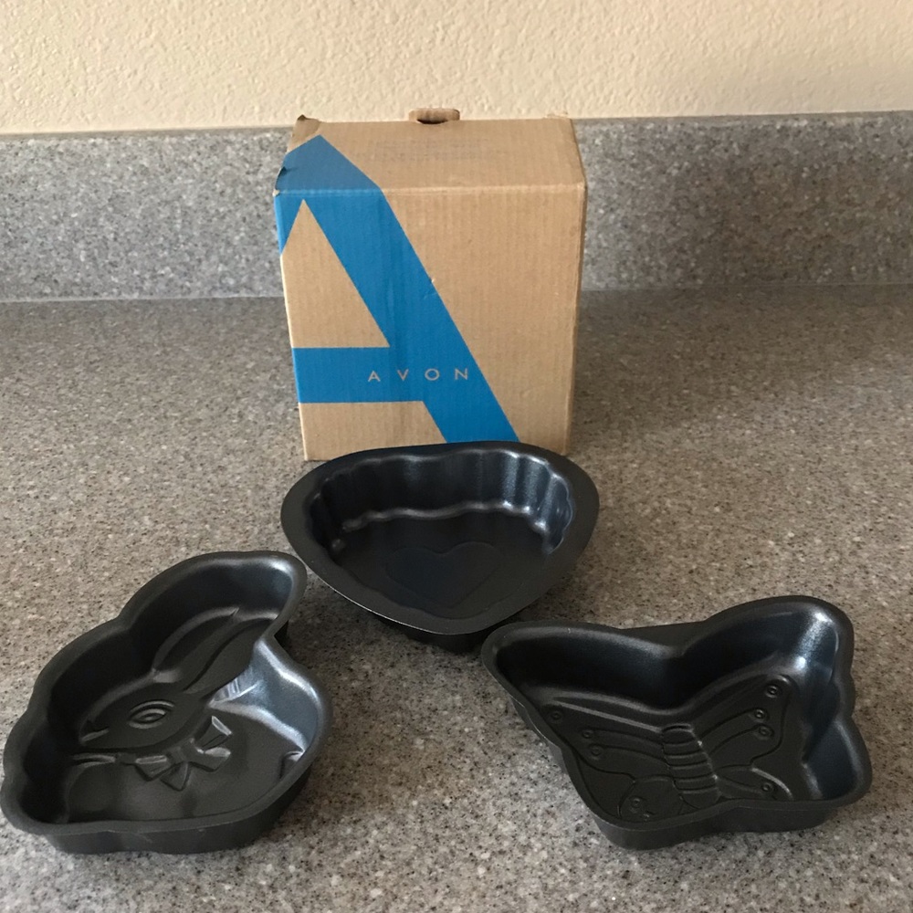 AVON Mini Metal Dessert Cake Pans - Set of 3 pans